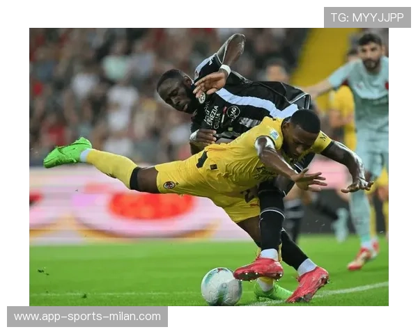 意甲米兰边路高速推进多次奏效,比赛被彻底带快