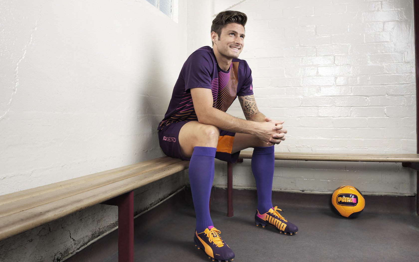 技术型中场角色正逐步替代传统“铁腰”